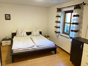 Schlafzimmer (1).jpg